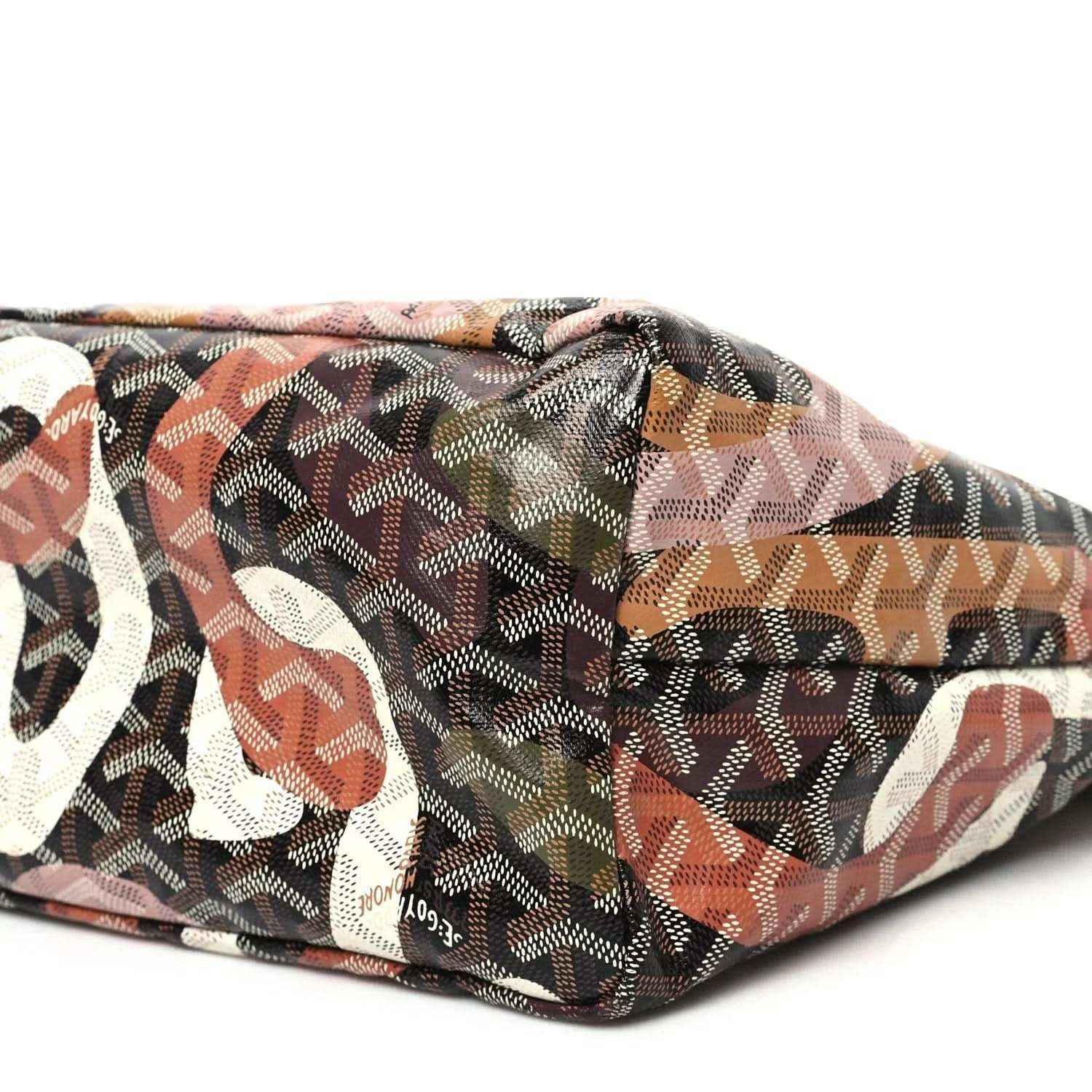 Goyardine tote bag in black multicolor patterned fabric, close-up fold and trim