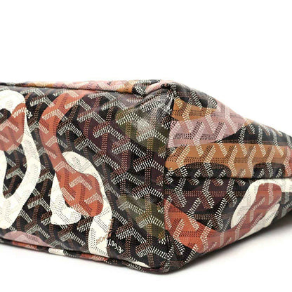 Goyardine tote bag in black multicolor patterned fabric, close-up fold and trim