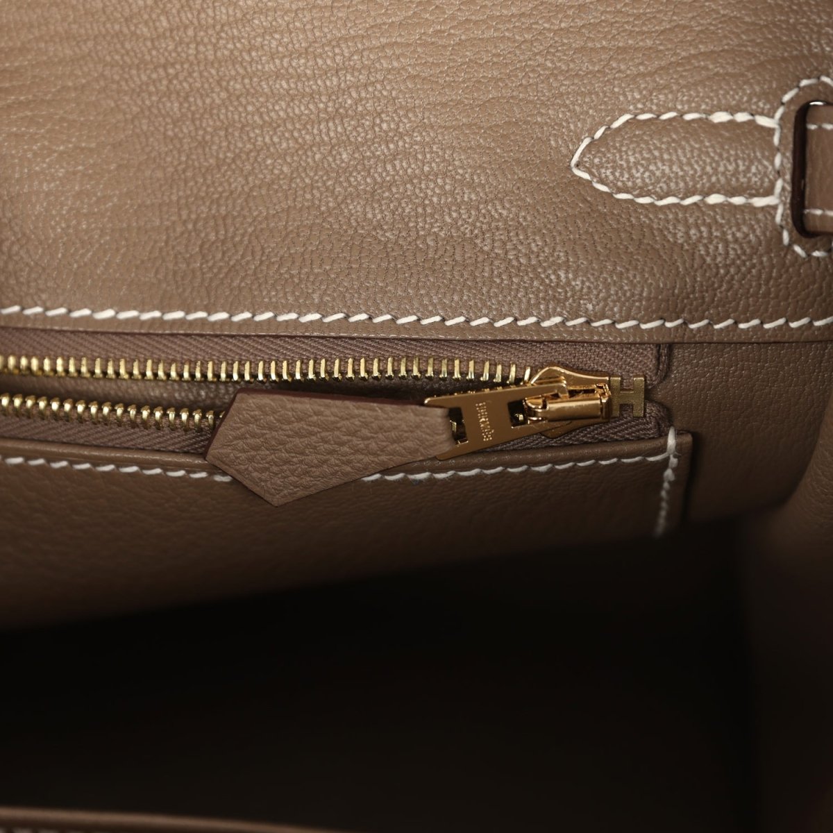 Hermès Birkin 25 handbag close-up of gold zipper and leather pull tab inside