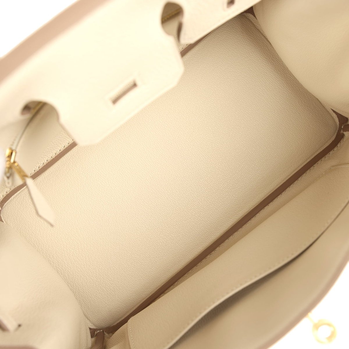 Birkin 25 handbag interior and side panel in light cream leather with top edge lining