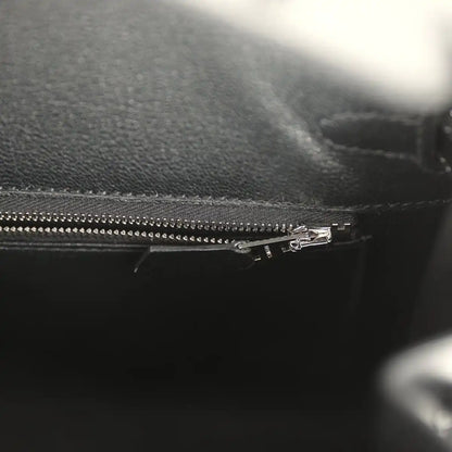 Hermès Birkin Sellier 25 handbag zipper close-up, black leather and metal teeth