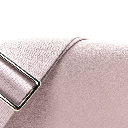 Hermès Geta messenger bag strap and silver-tone buckle detail on pale mauve leather