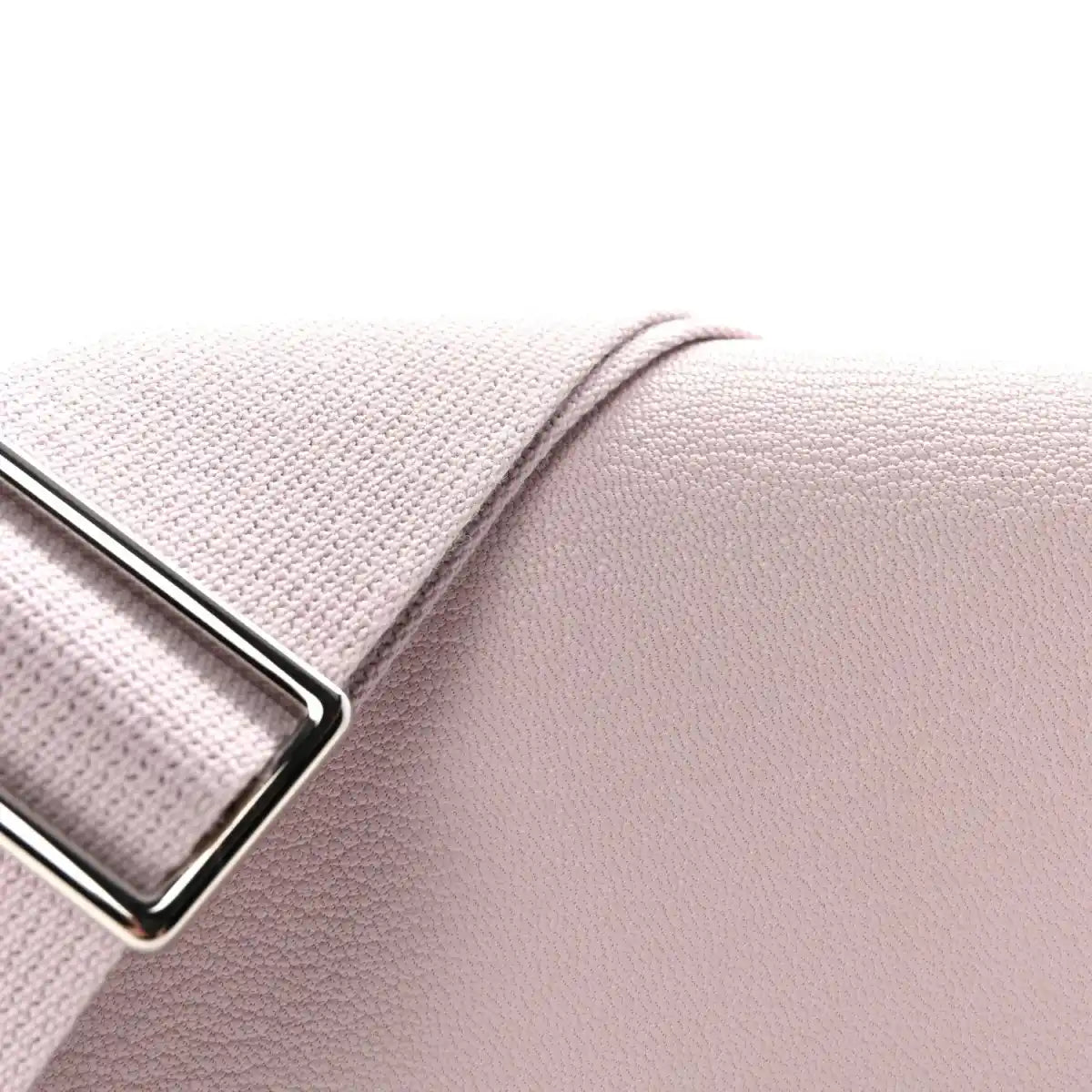 Hermès Geta messenger bag strap and silver-tone buckle detail on pale mauve leather