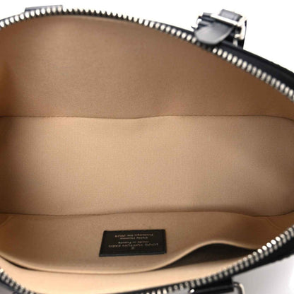 Alma handbag interior with beige fabric lining and stitched zip opening