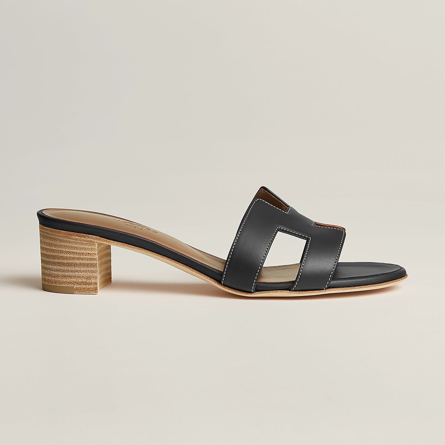 Hermès Oasis sandal in black leather, open-toe slide with block heel and top strap detail