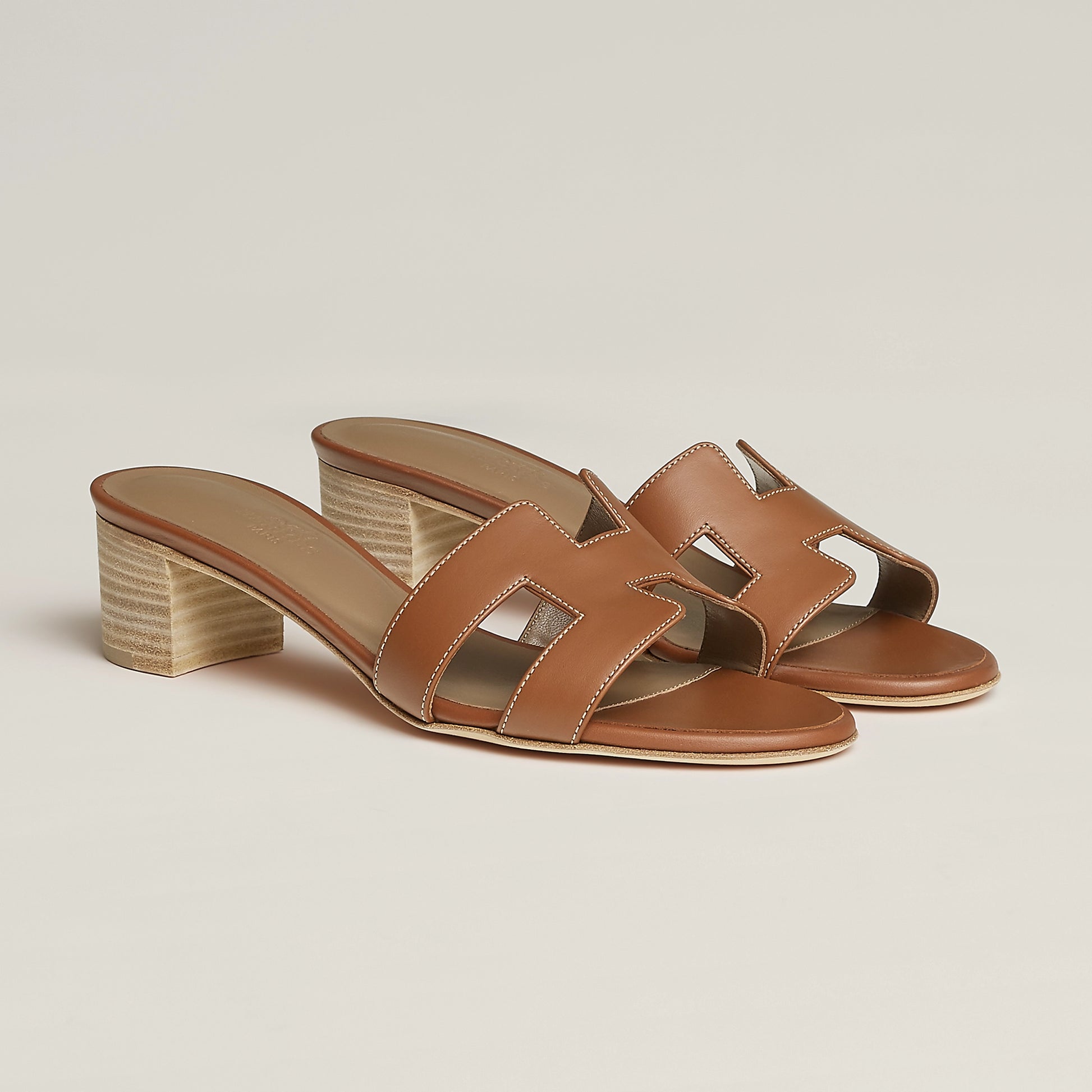 Hermès Oasis sandal in tan leather, open-toe slide with block heel and H-shaped straps