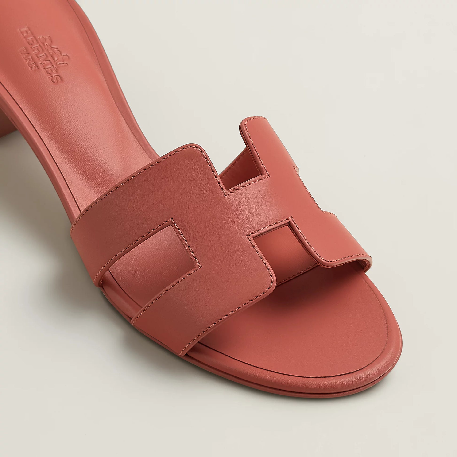 Hermès Oasis slide sandal with cutout strap details, rose red, block heel
