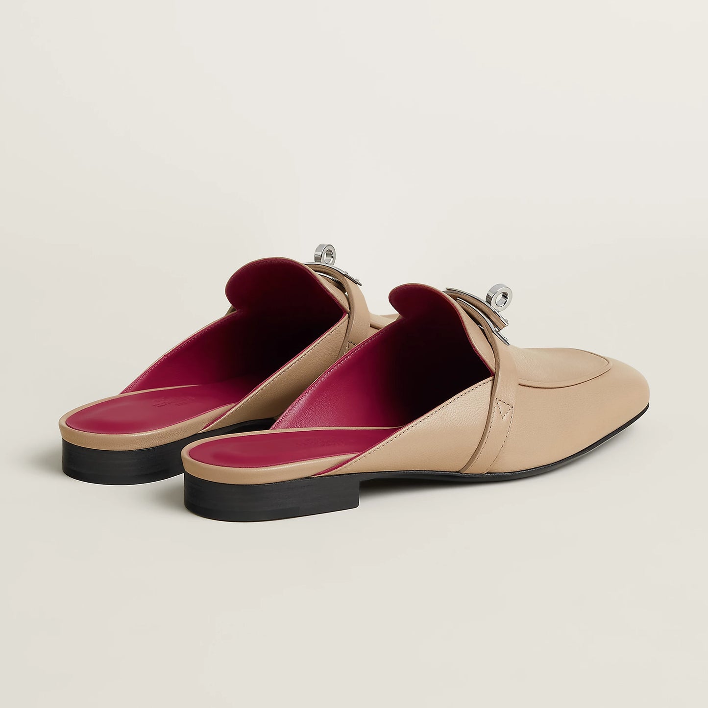 Hermès Oz goatskin mule, beige leather with gold-tone buckle and burgundy lining