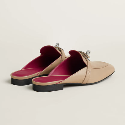Hermès Oz goatskin mule, beige leather with gold-tone buckle and burgundy lining