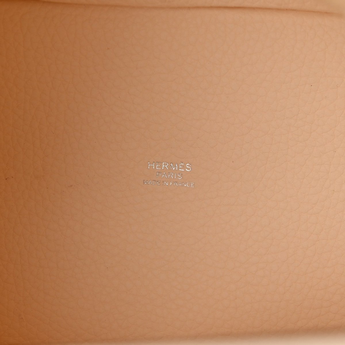 Nata leather handbag lining with small embossed Hermes logo