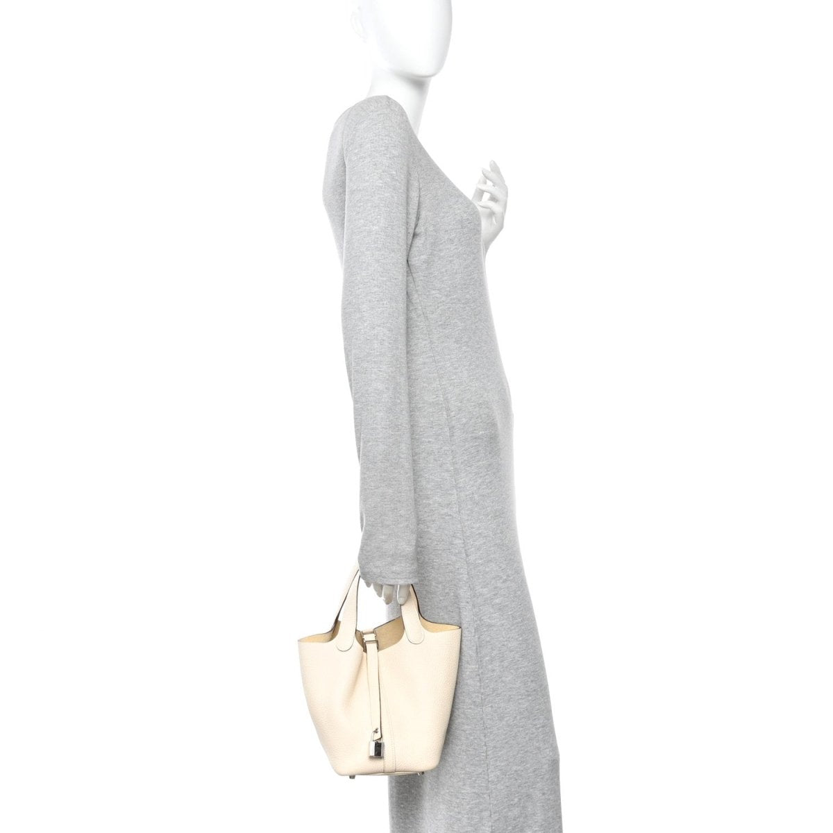 Nata leather tote handbag with short handles and lock closure, worn on shoulder