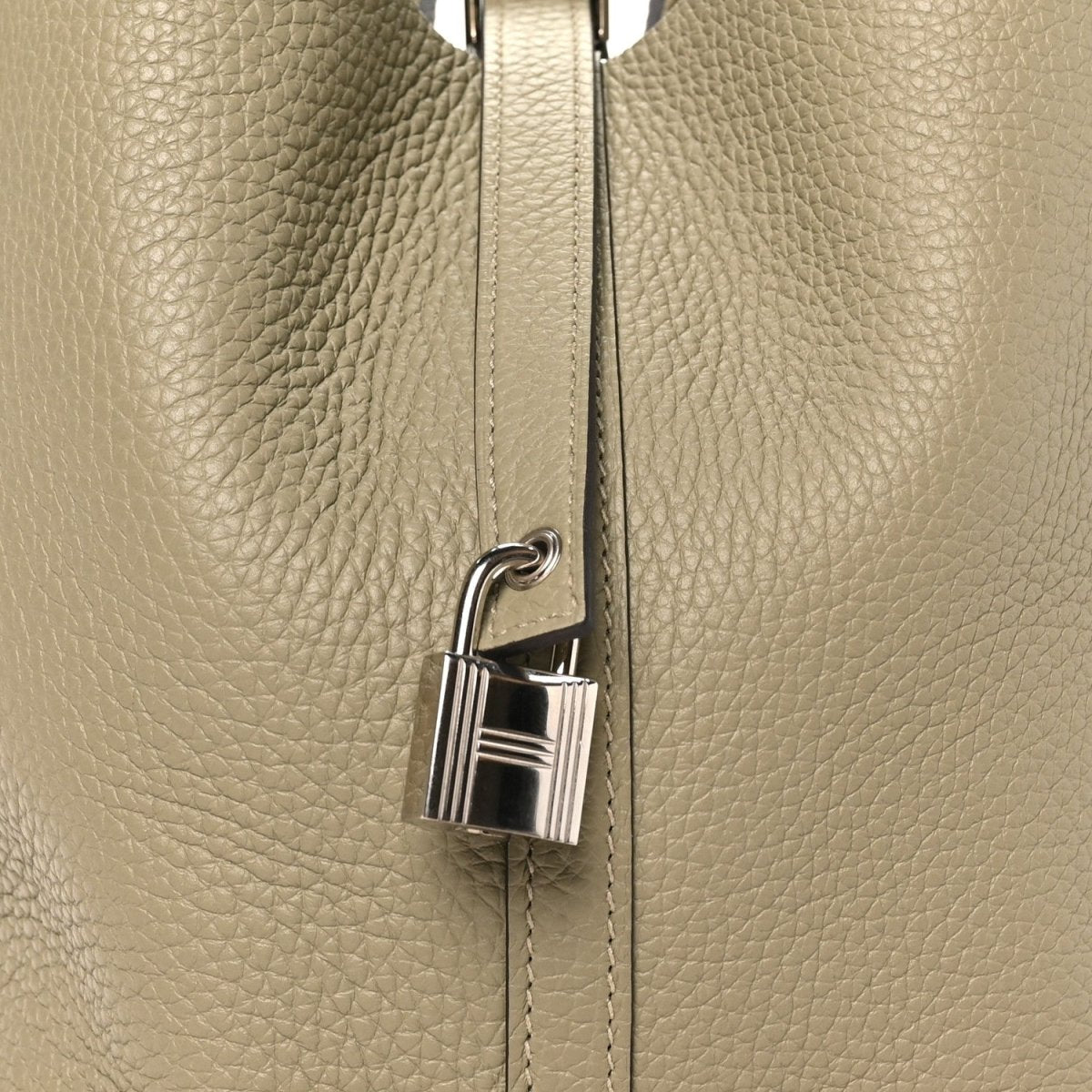 Sauge leather handbag with silver lock clasp on front seam