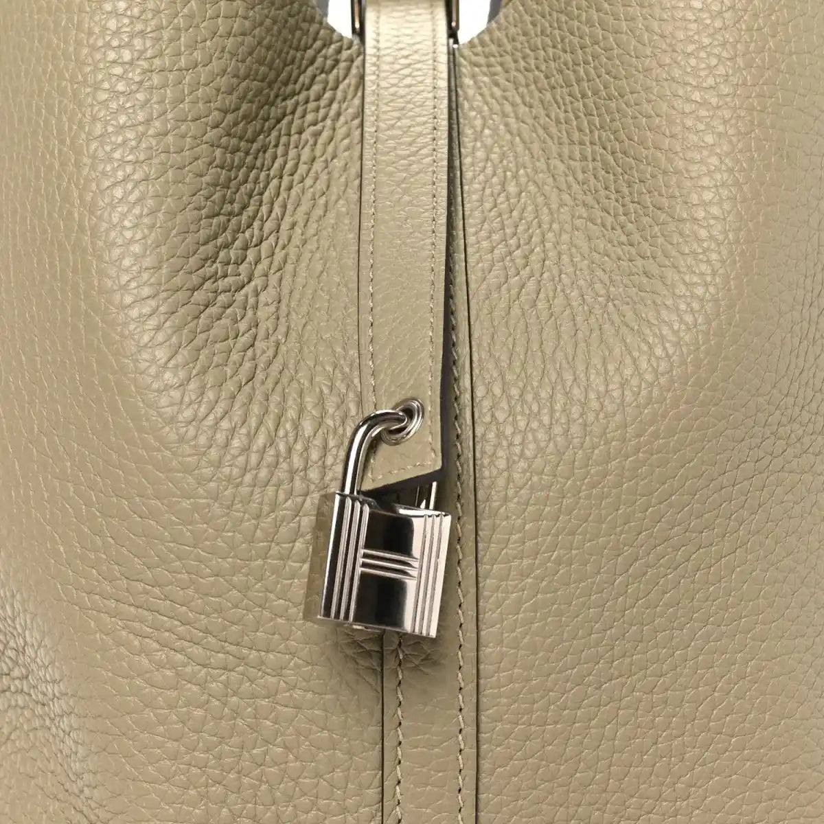 Sauge leather handbag with silver lock clasp on front seam