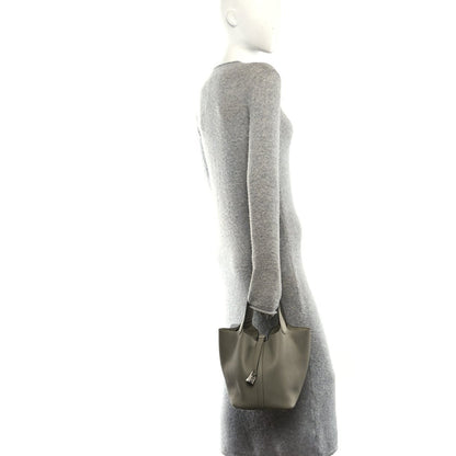 Sauge leather handbag with short shoulder strap and structured body