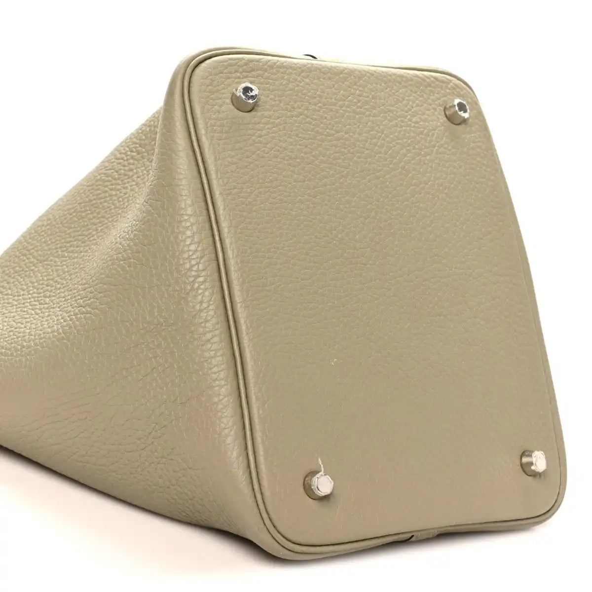 Sauge leather handbag top with riveted corners and handle opening